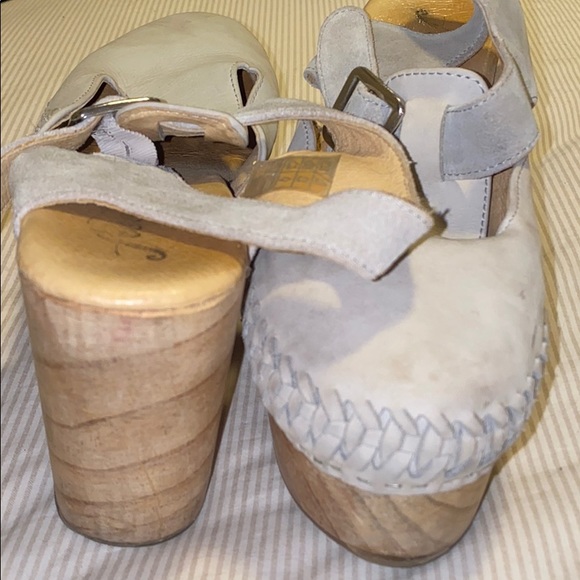 Leather buckled wooden heels - Picture 3 of 4